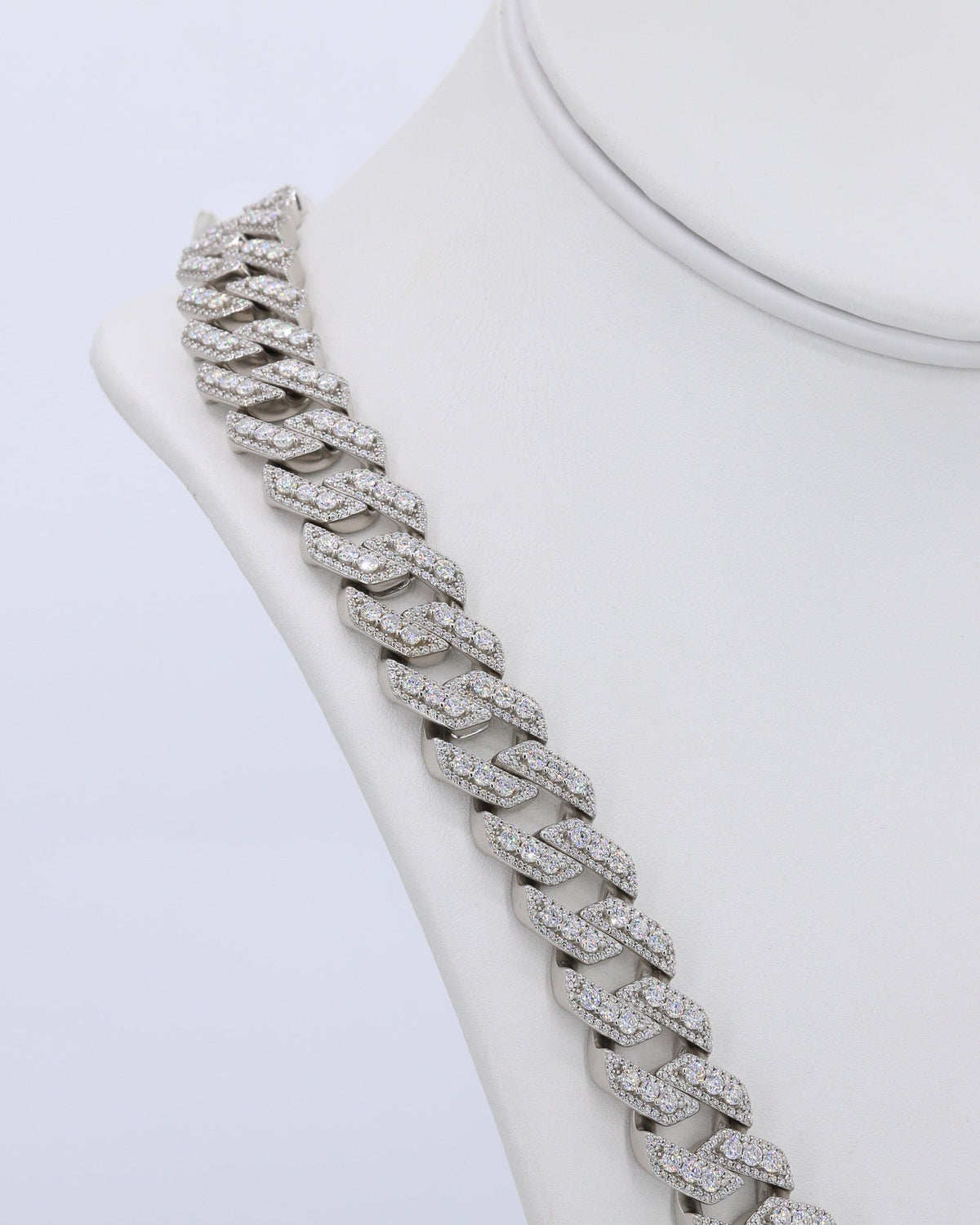 15MM Pointer VVS Moissanite Cuban Chain 22 Inch